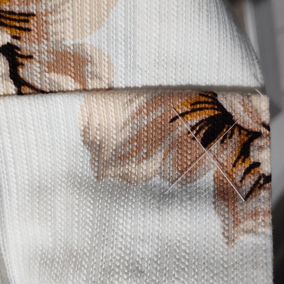 Fitted Floral Pencil Skirt - Picture 5 of 5